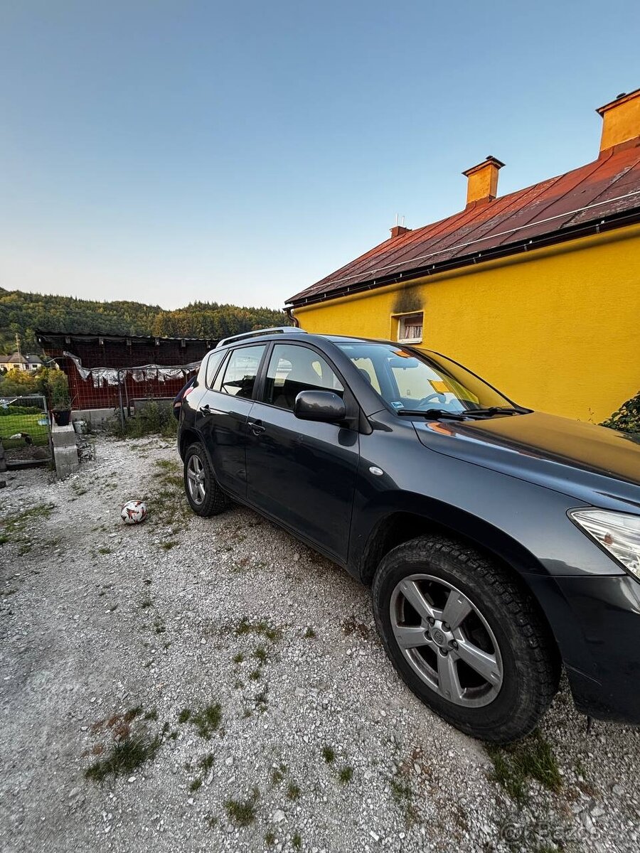 TOYOTA RAV4 2.2 D4-D 4x4 - 5