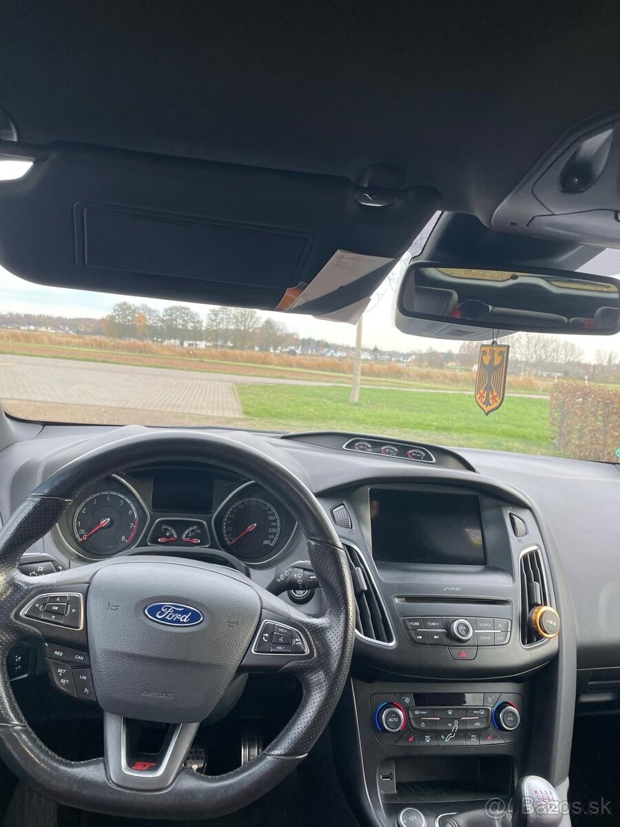Ford Focus ST - 5
