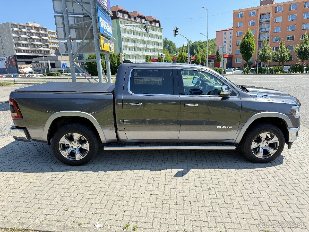 Dodge RAM 1500 Laramie—5.7 V8 HEMI—2020–KŮŽE—95.000km