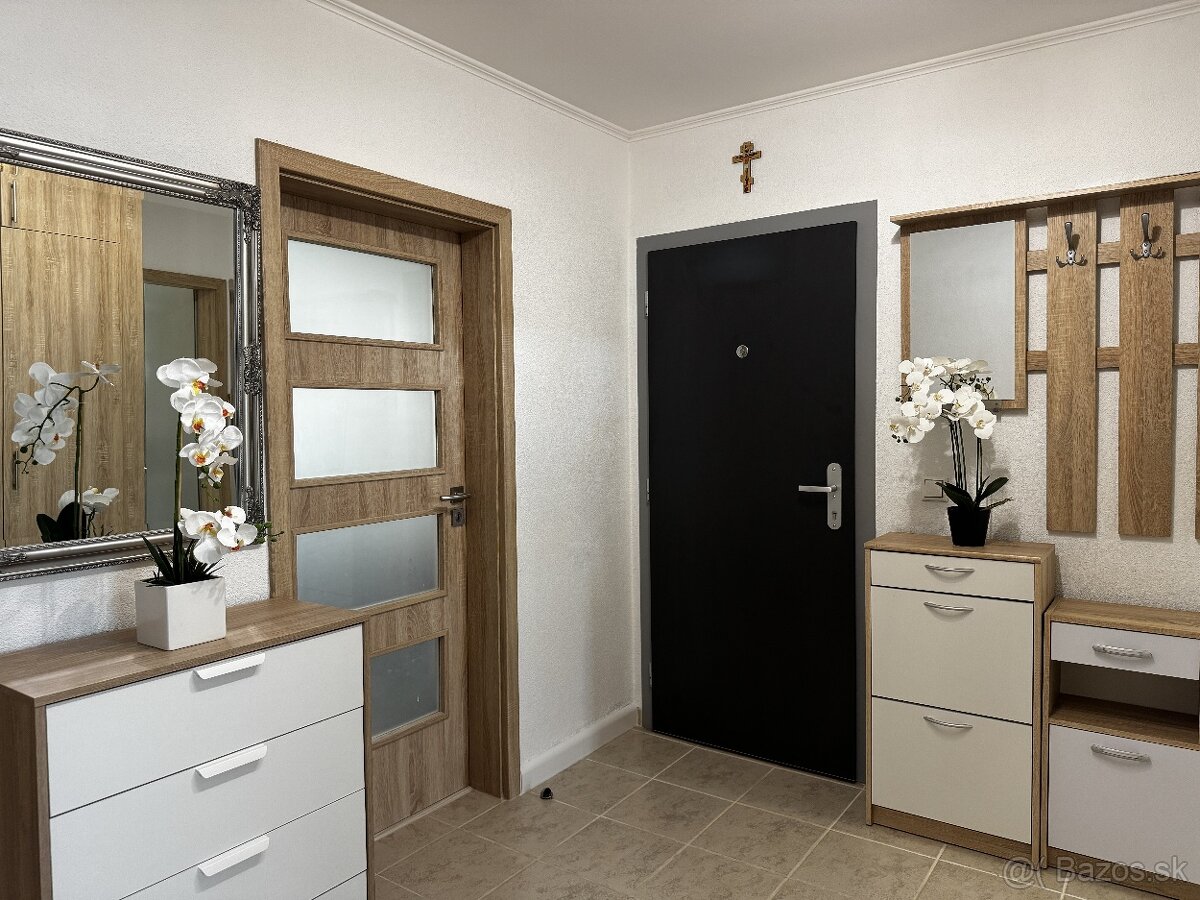 NA PREDAJ zrekonštruovaný 3-izbový byt, Kanianka, okr. PD - 5