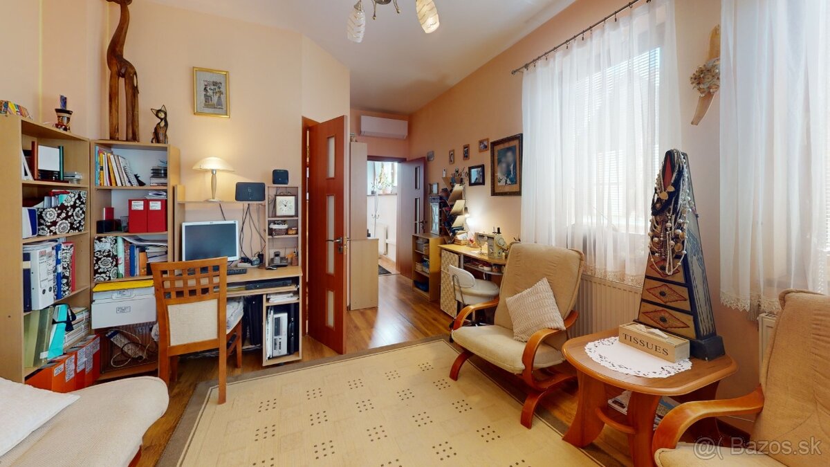 Rodinný dom s výhľadmi na hrad, 3 terasy + 2 polyfunkcie - 5