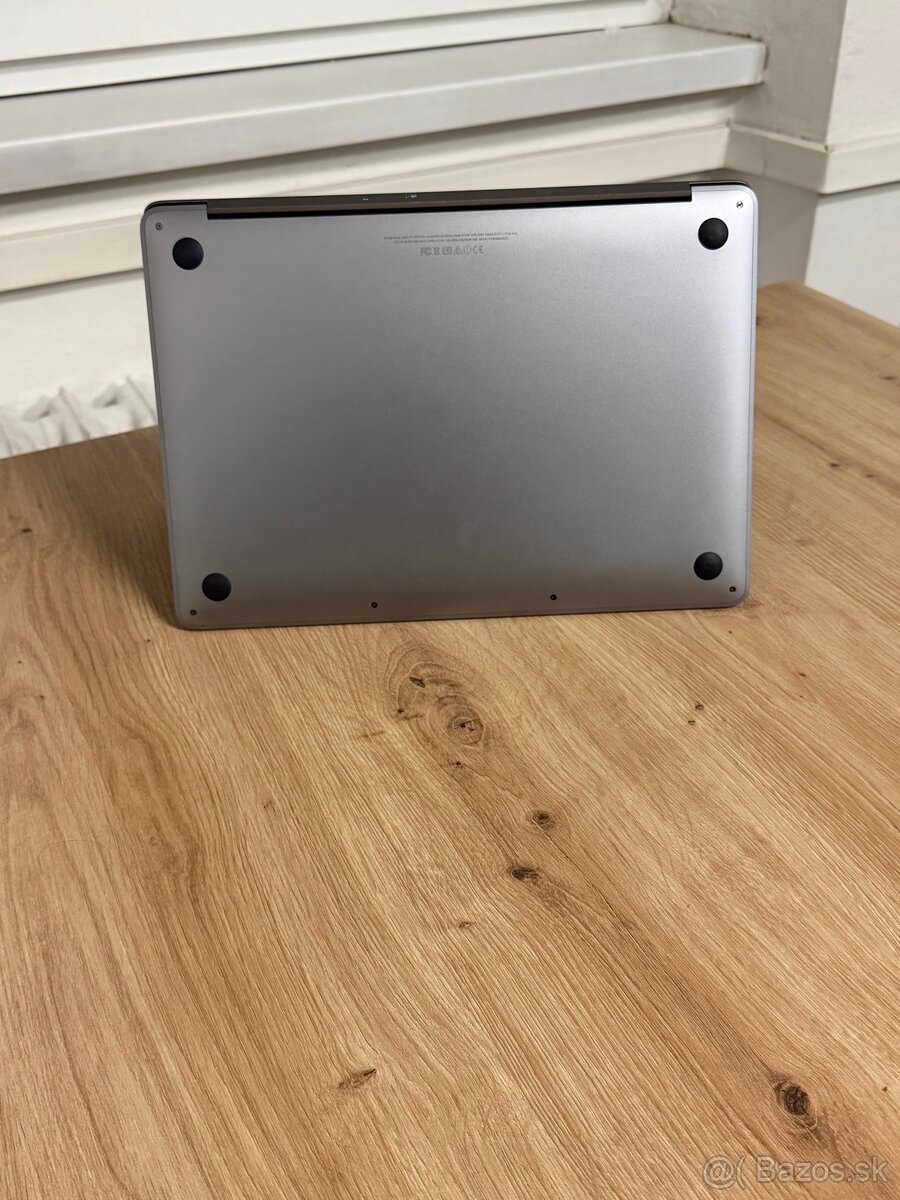 Dobrý deň Ponúkam na predaj MacBook PRO 13 2017 125GB HDD - 5