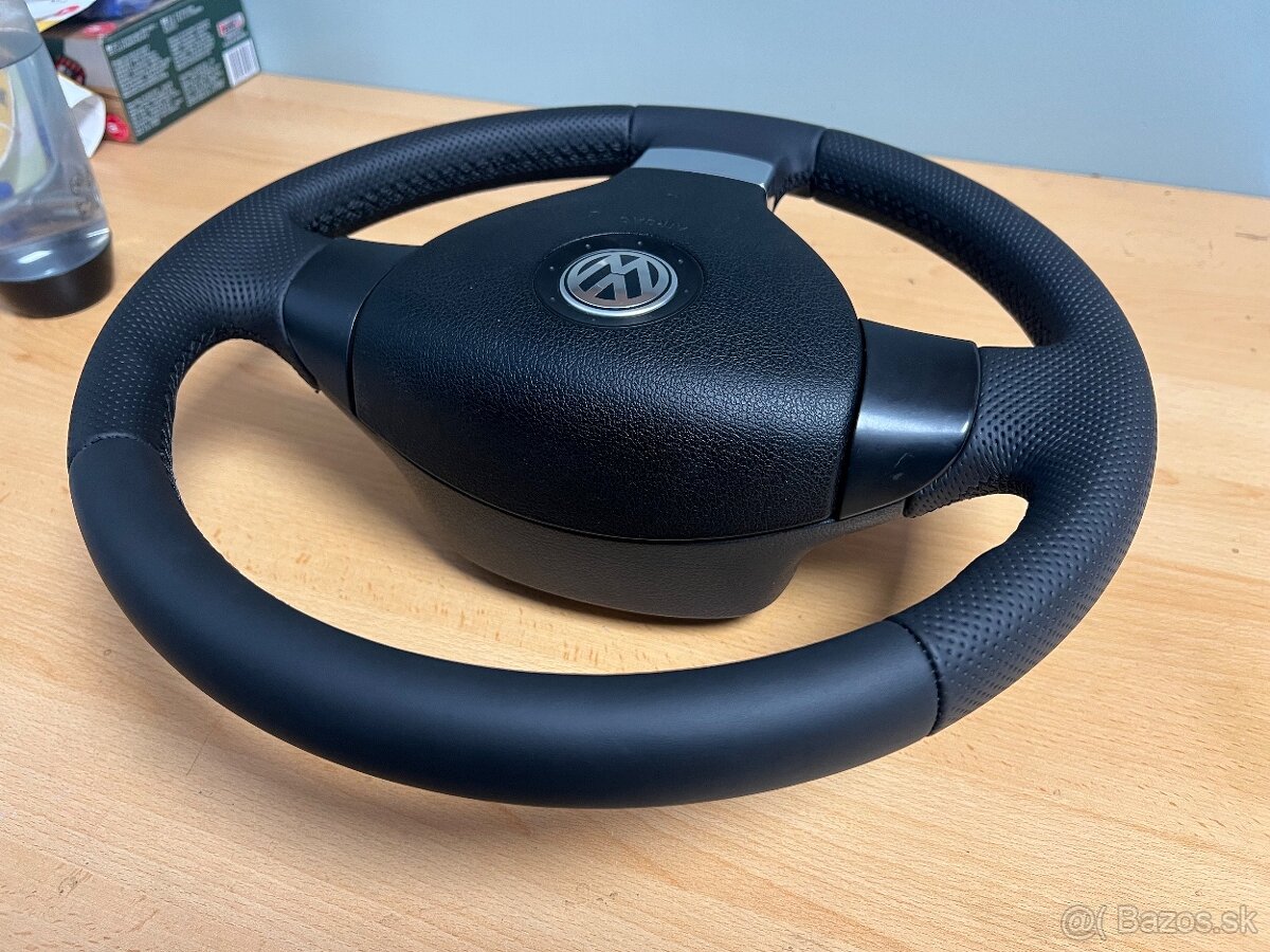 Predám nanovo obšitý trojramenný volant do VW - 5