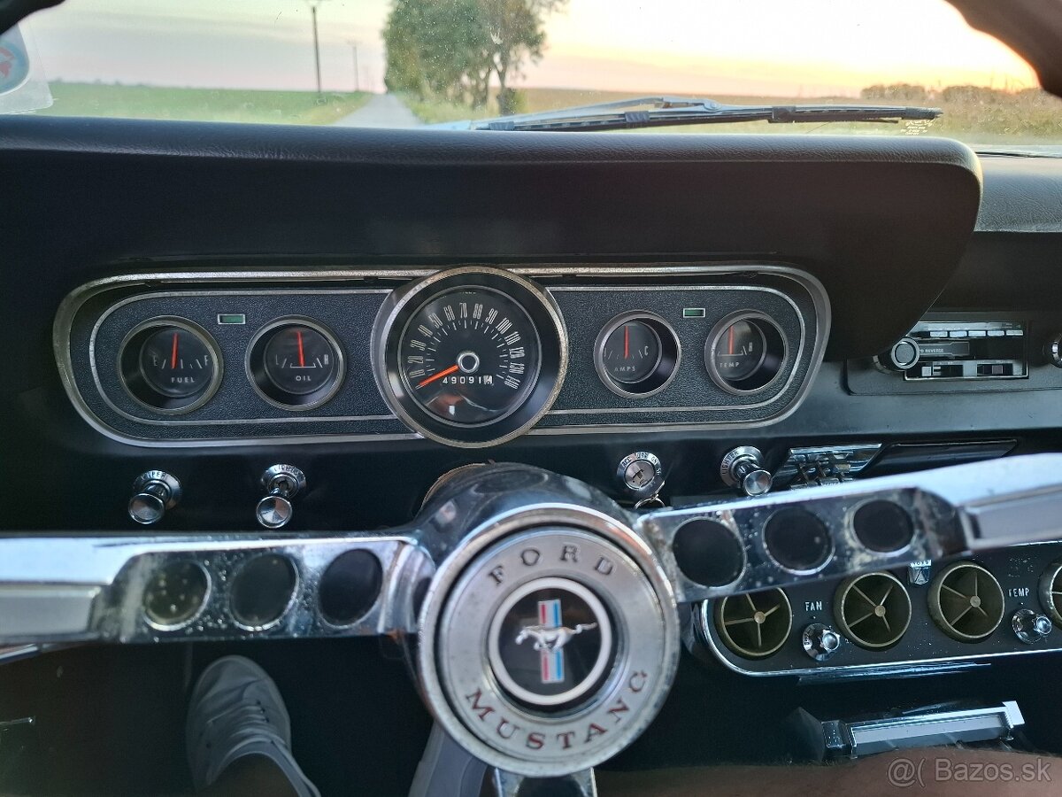 Ford Mustang Fastback - 5