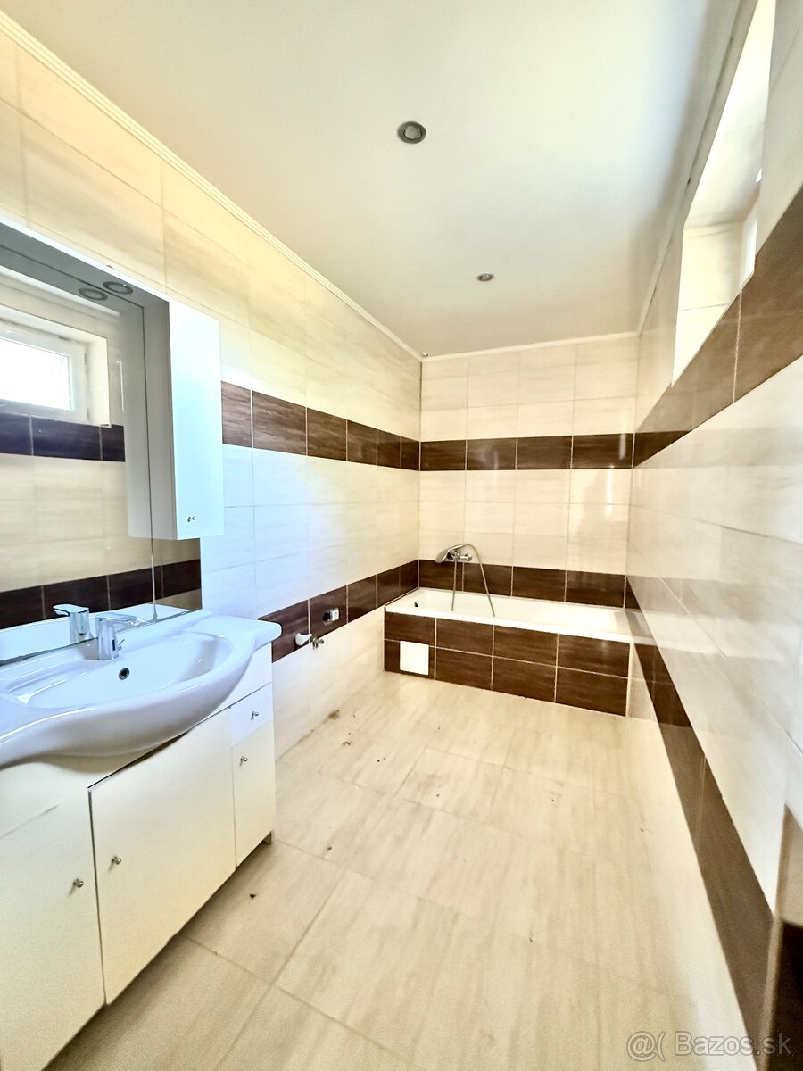 Rodinný dom s krásnym pozemkom v obci Kubáňovo - 5