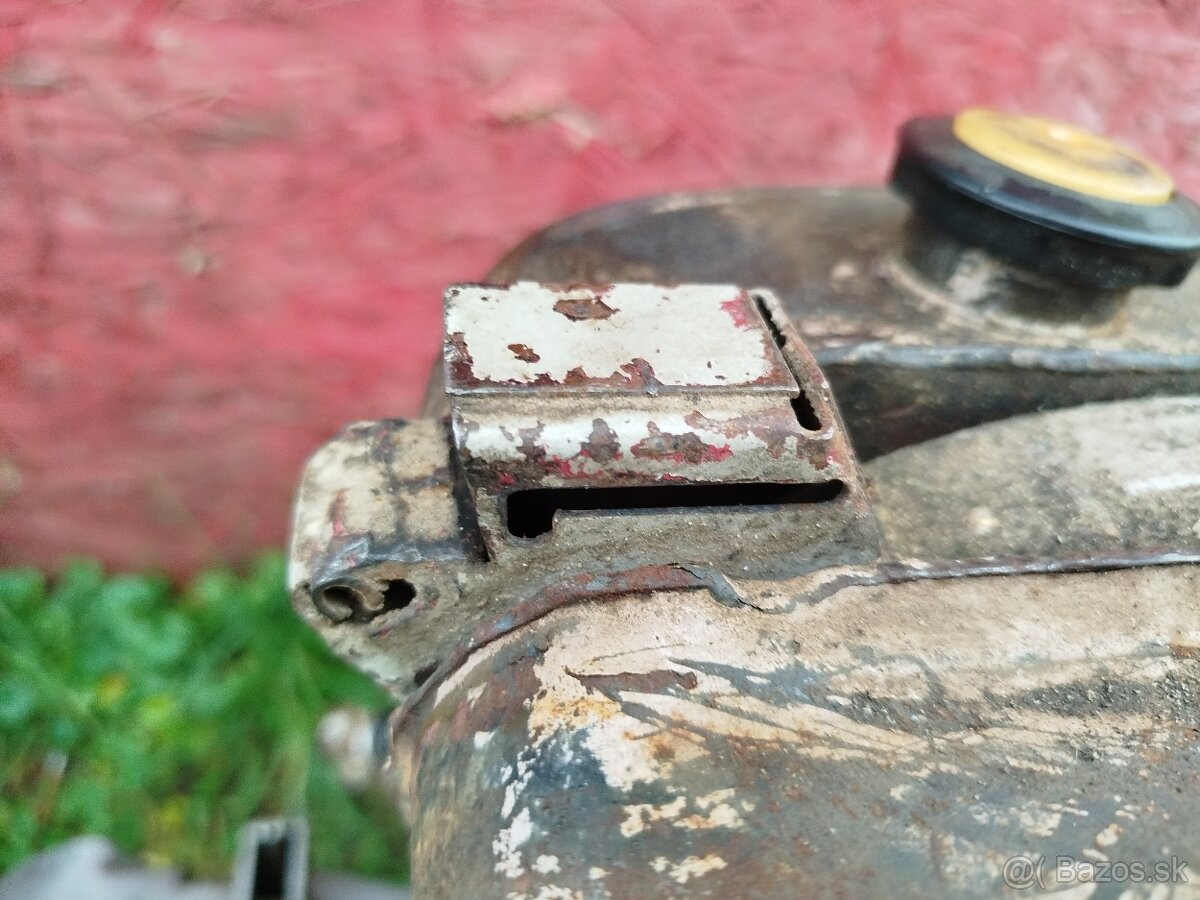 Predám Jawu pionier. Motor po g.o. Pojazdná, bez papierov - 5