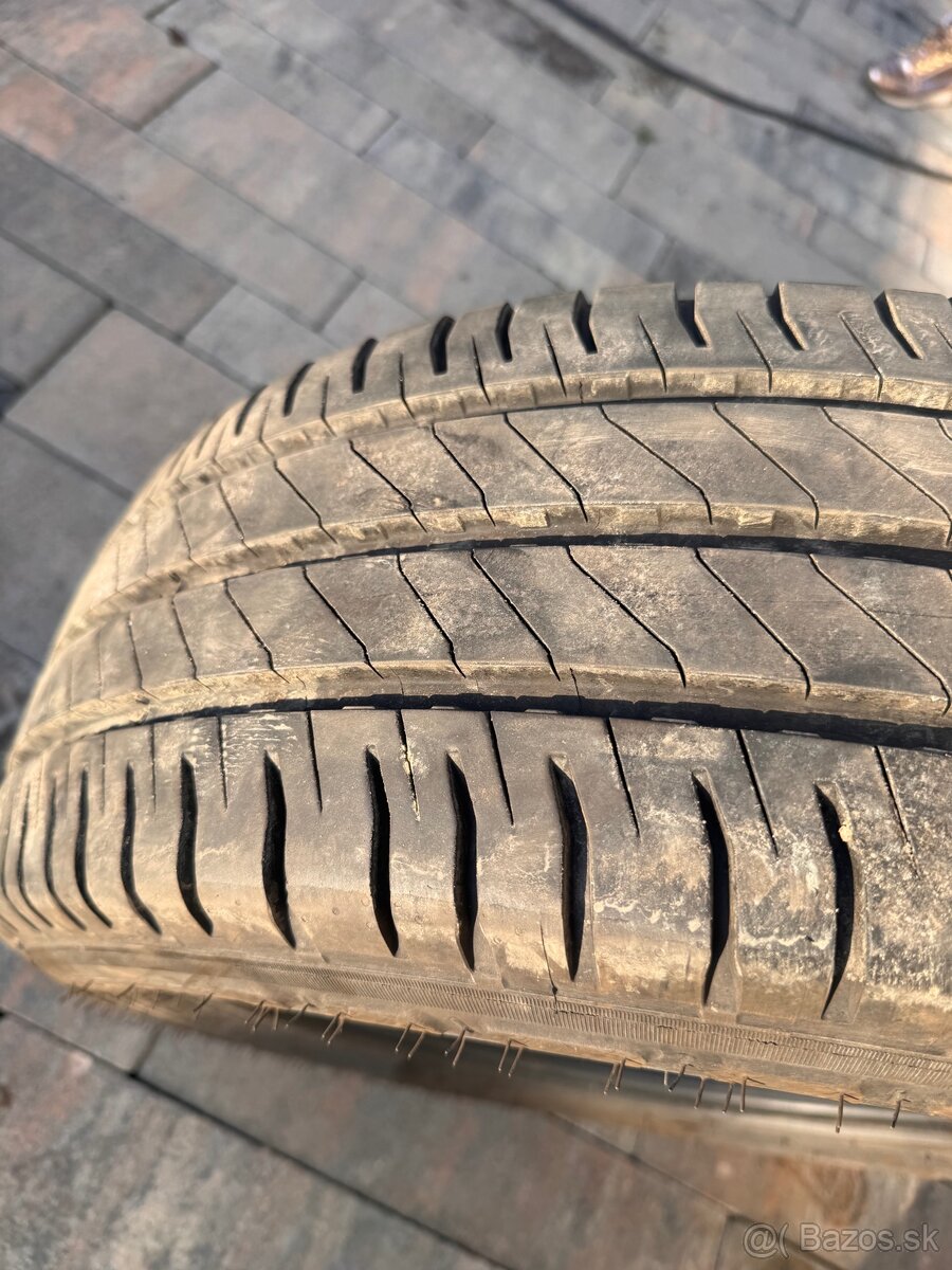 Michelin AGILIS 3 - 215/60/R17 C (109T / 104H) - 5