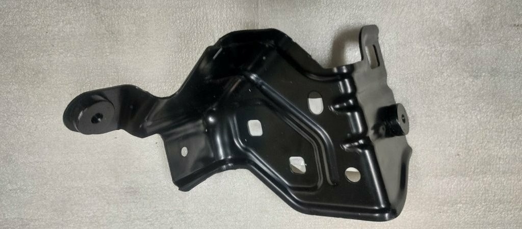 Toyota Prius V 5 - pirela Mercedes EQB Vito - kryt zrkadla - 5