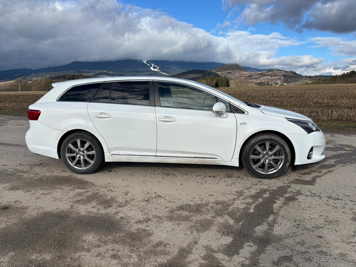 Toyota Avensis 2013 - 5