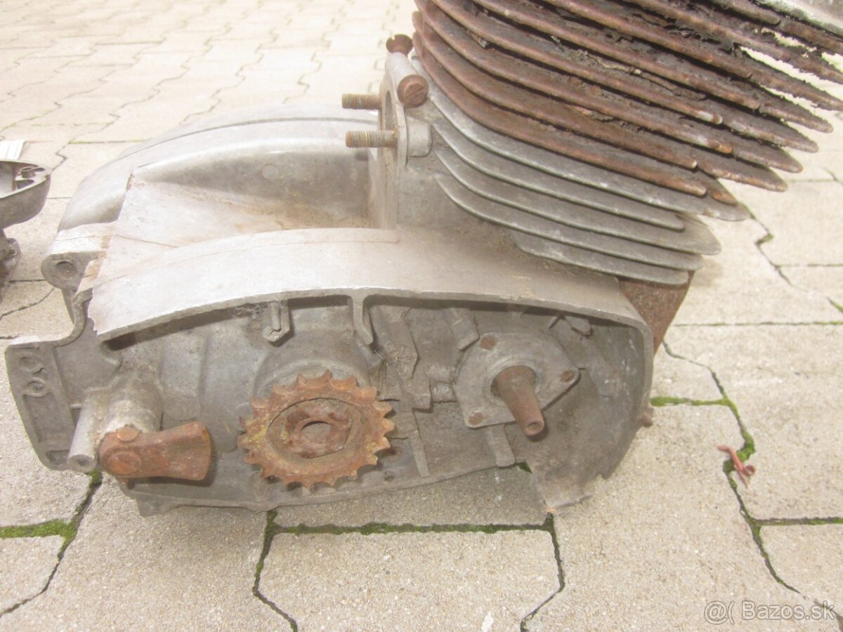 ČZ 175 typ 477 motor - 5