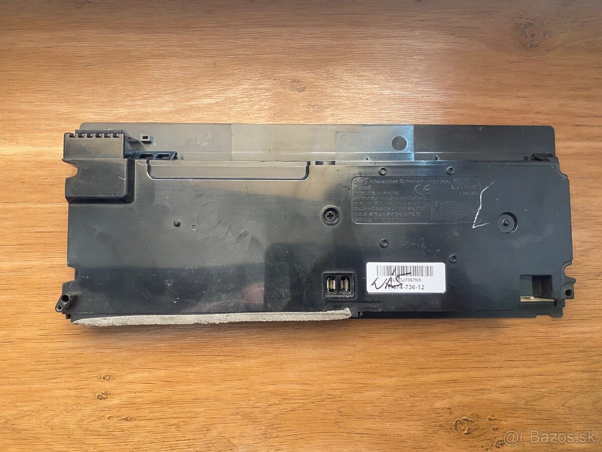 Predam nahradne diely na Playstation 4 - 5