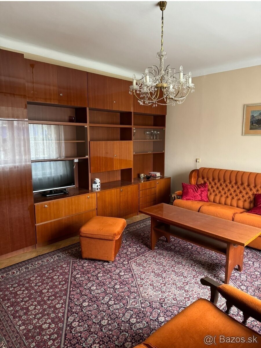 PREDÁME POZEMOK 1644m2 S RD V LAMAČI - 5