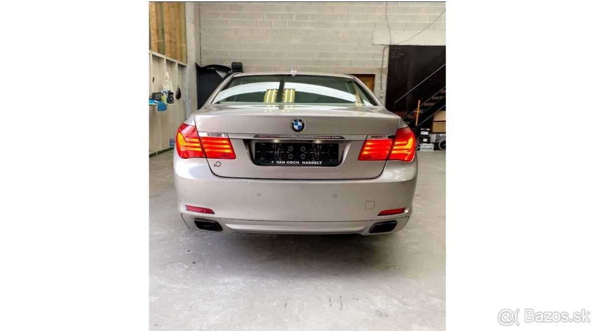 BMW 7 Series 750i TOP- Benzín - Automatické - 407 hp - - 5