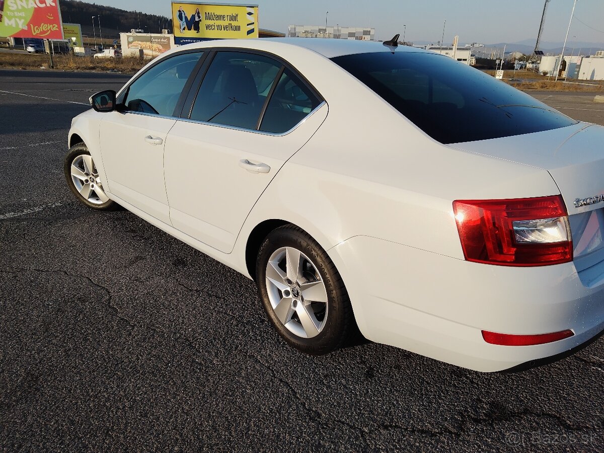 Octavia 1.6 TDI sedan perleť NAVI Vyhrev vzadu - 5