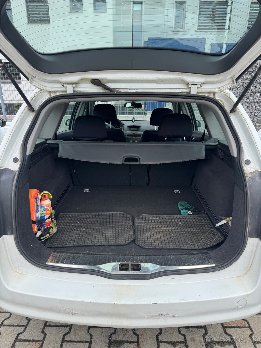 Opel Astra combi 2005 biela - 5