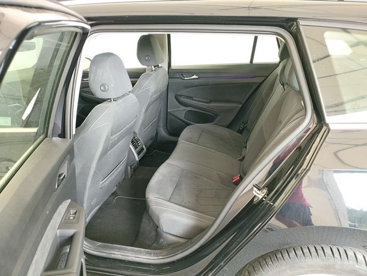 VW Golf Variant 1,5 eTSI DSG Style - rok 2023 - 5