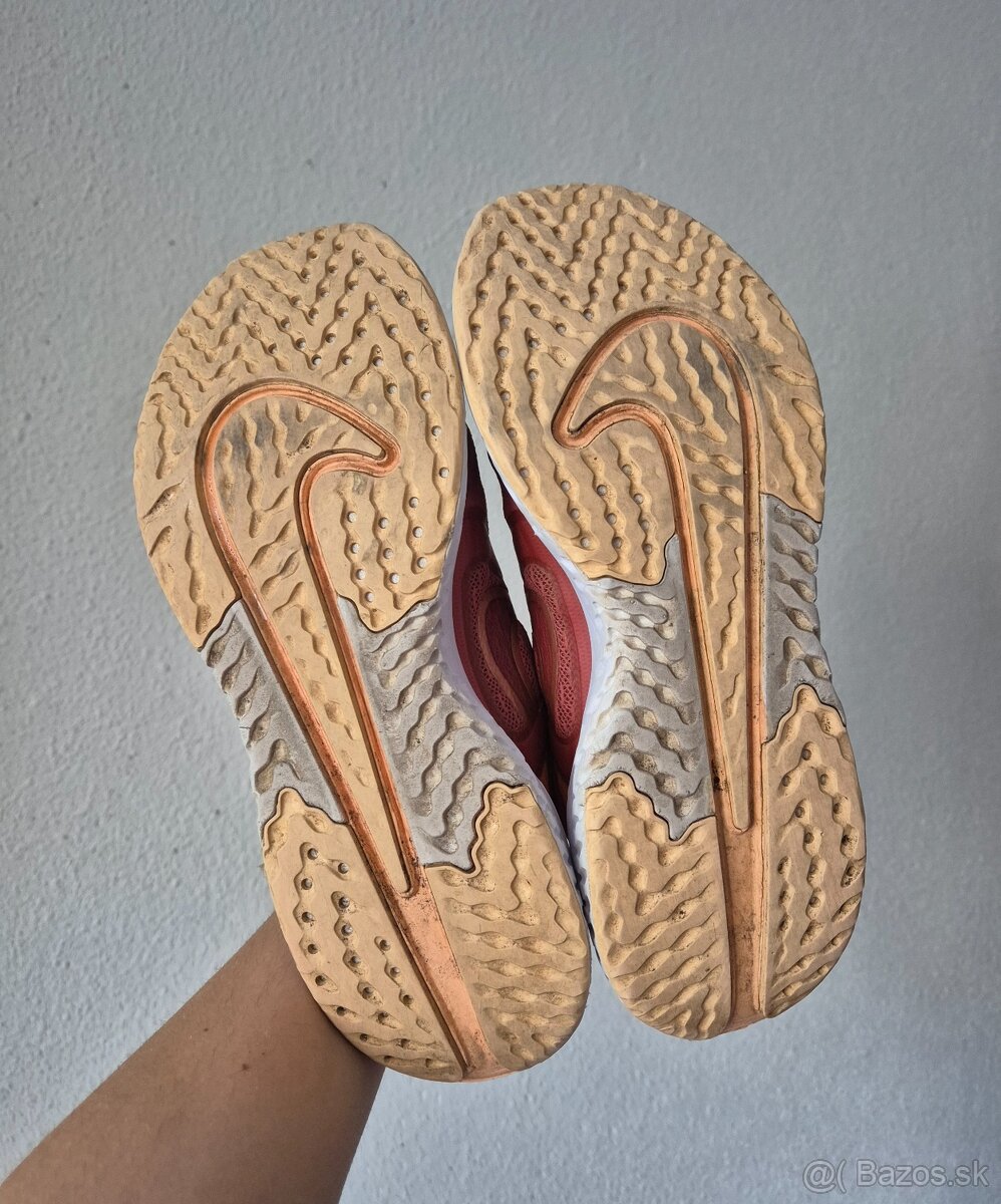 Nike Legend React 2 W dámske tenisky - 5