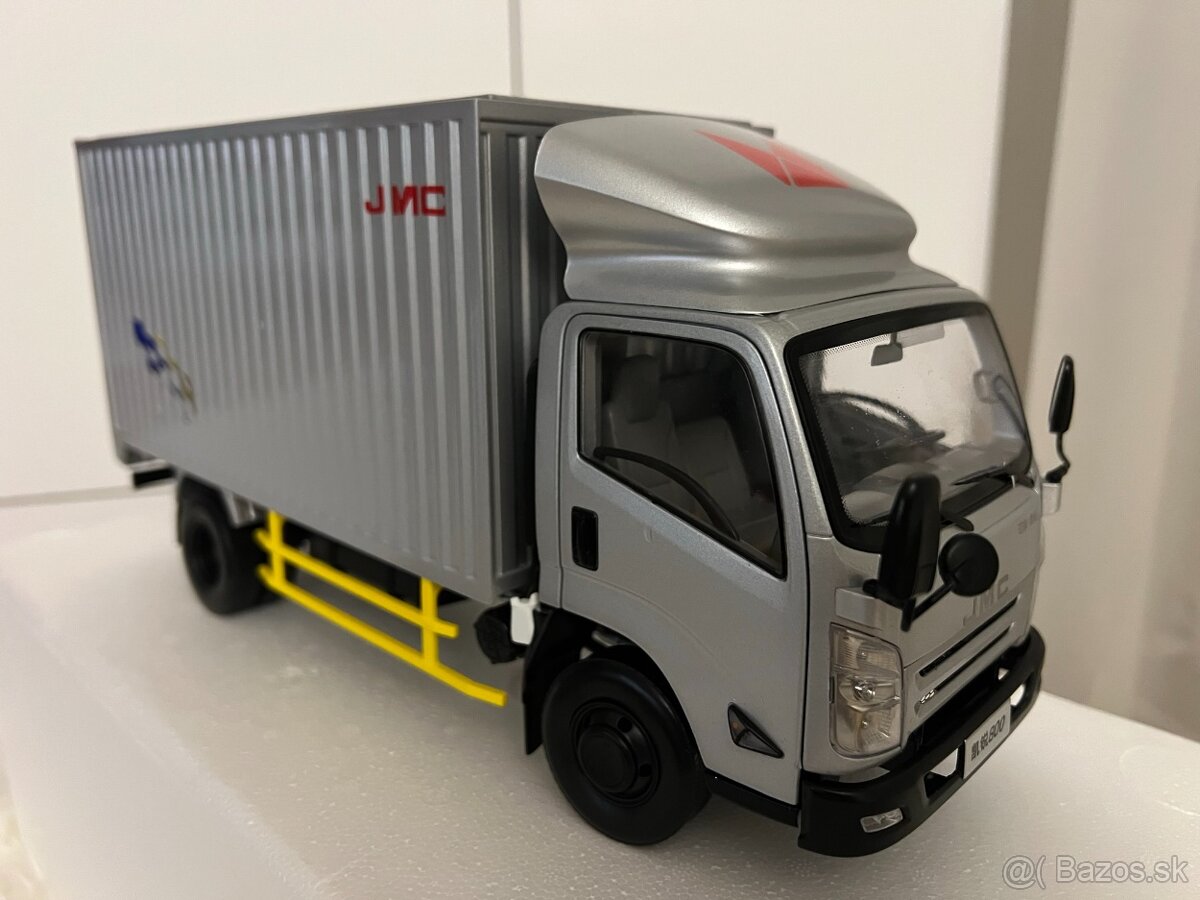 1:18 JMC N800 - Paudi - 5