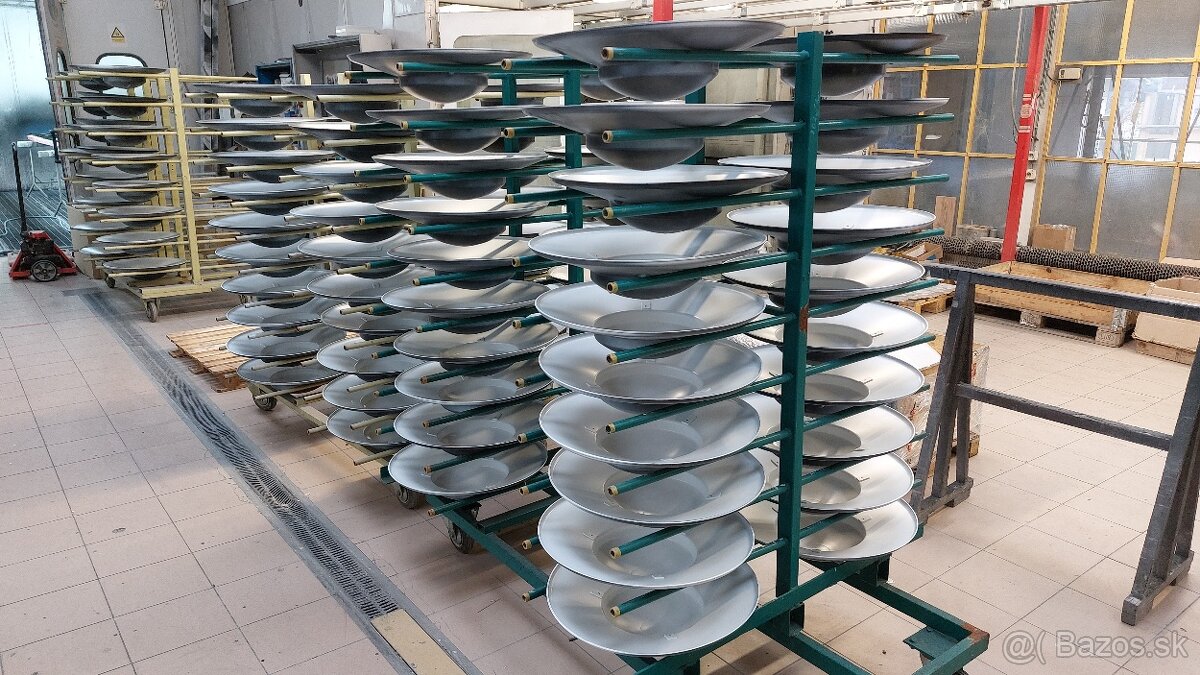 Brigáda pred sviatkmi: Pomocné Práce v lakovni - 5