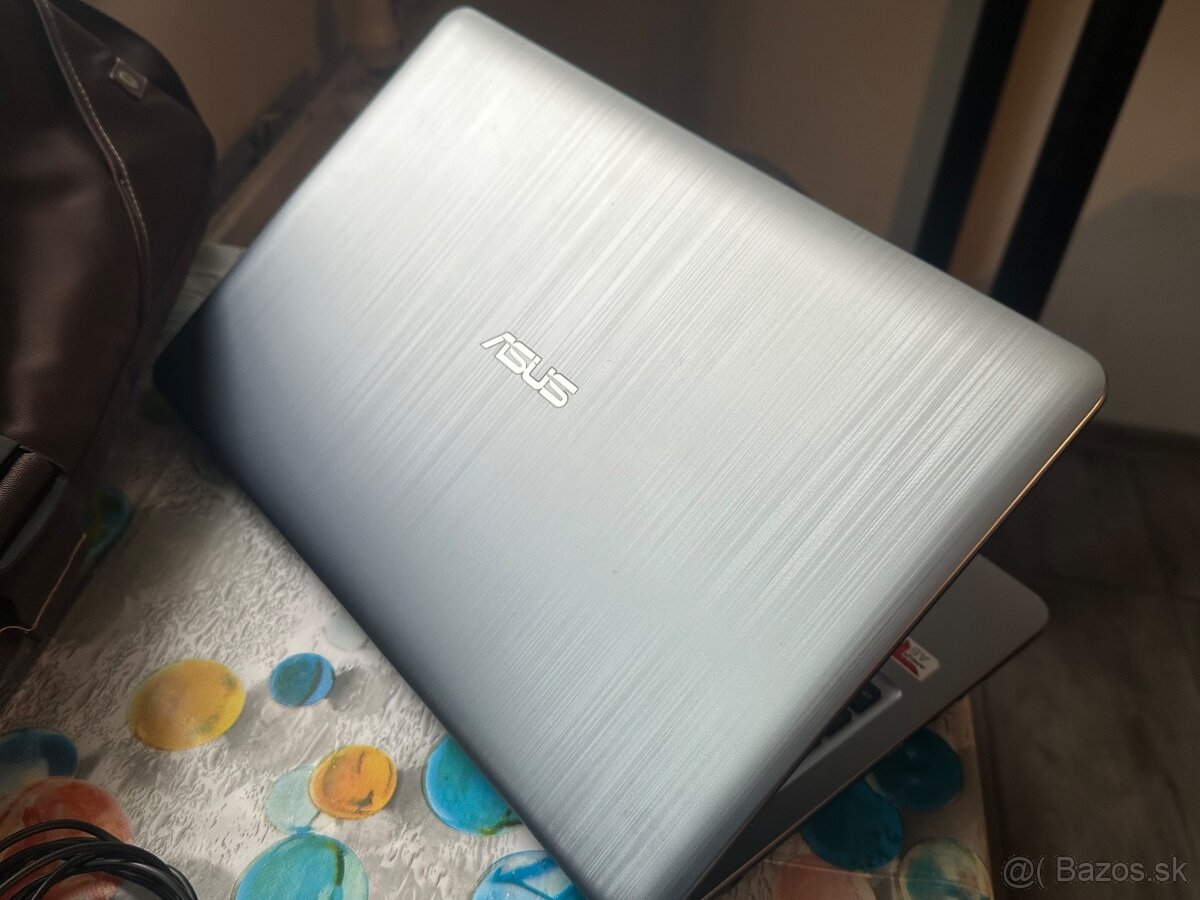 Asus VivoBook 15 - 5