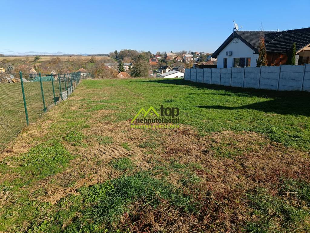 Pekný stavebný pozemok Veľké Bedzany - 5