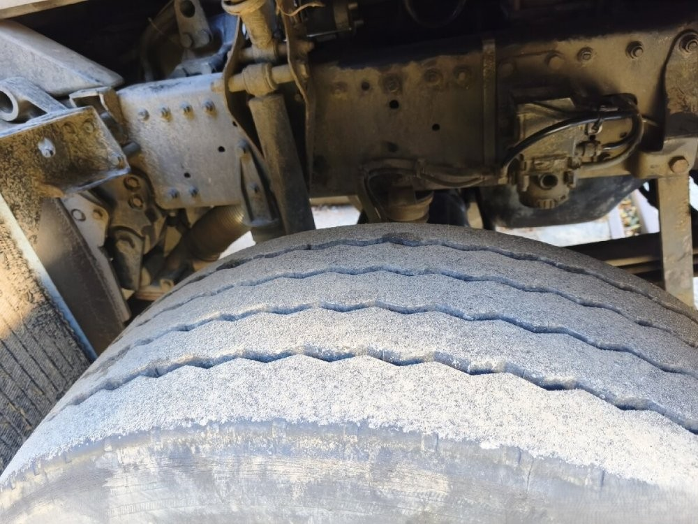 2006 sklápěč 8x6 bordmatik MAN TGA 41.480 zánovní pneu - 5