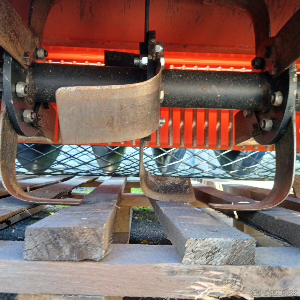 ZAKLADAČ TRÁVNIKA Dabaki STB 125 - 5