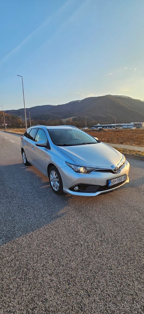 Toyota Auris (facelift model) - 5