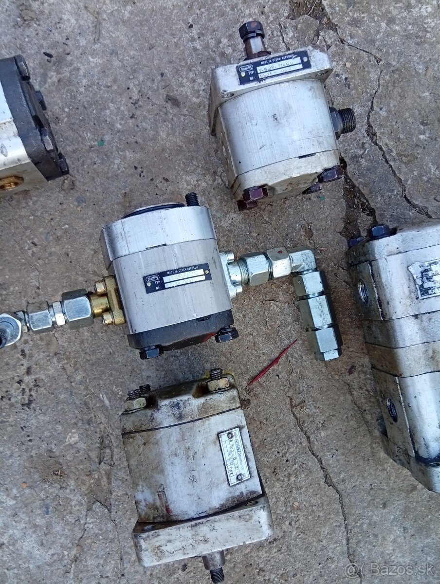 Predám tieto hydraulické čerpadla "'-"' - 5