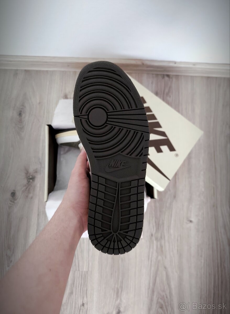 Jordan x Travis Scott “Reverse Mocha” 🤍🤎 - 5