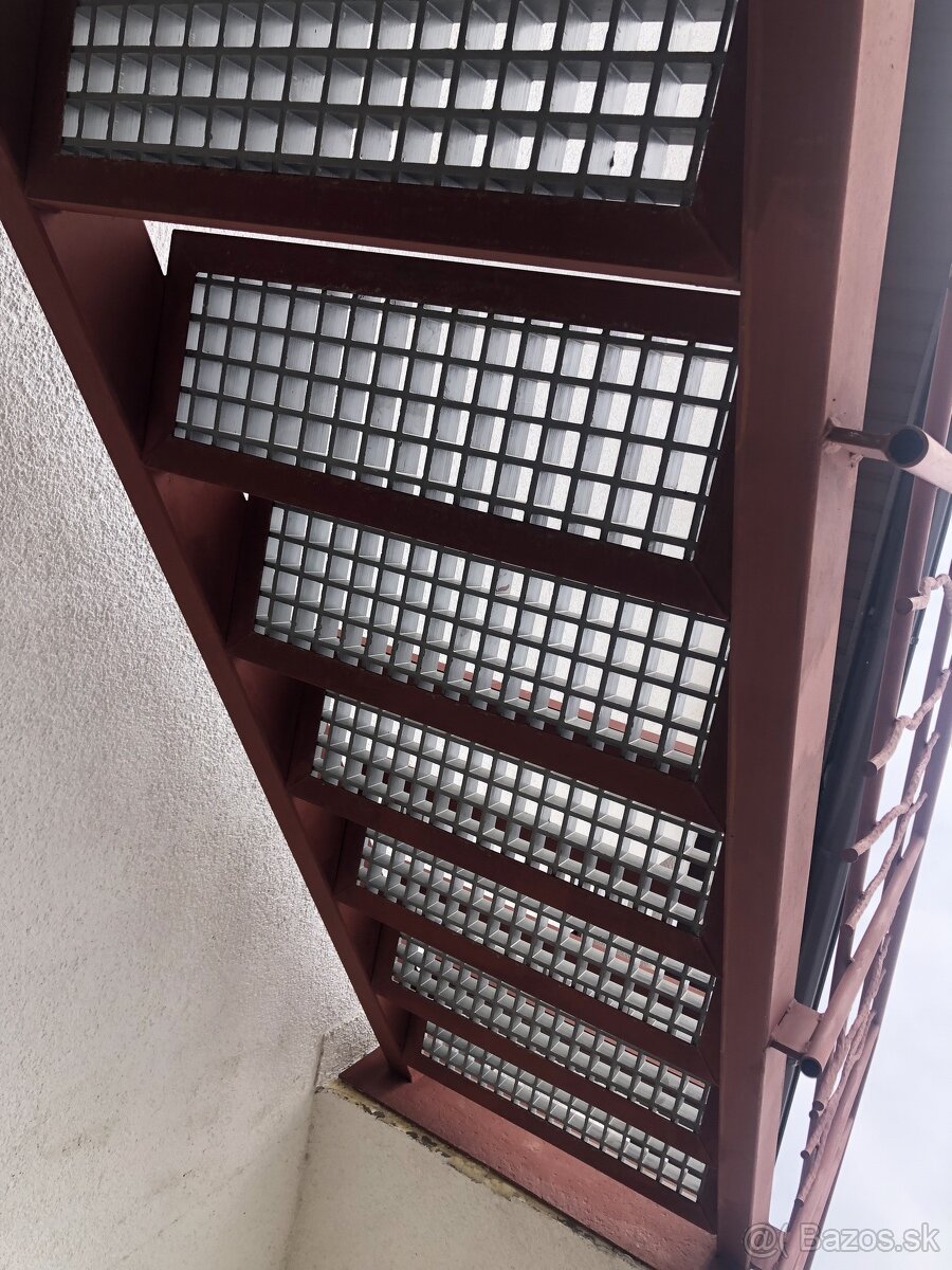 MOLO A KOMPOZITNE ROSTY NA SCHODY - 5