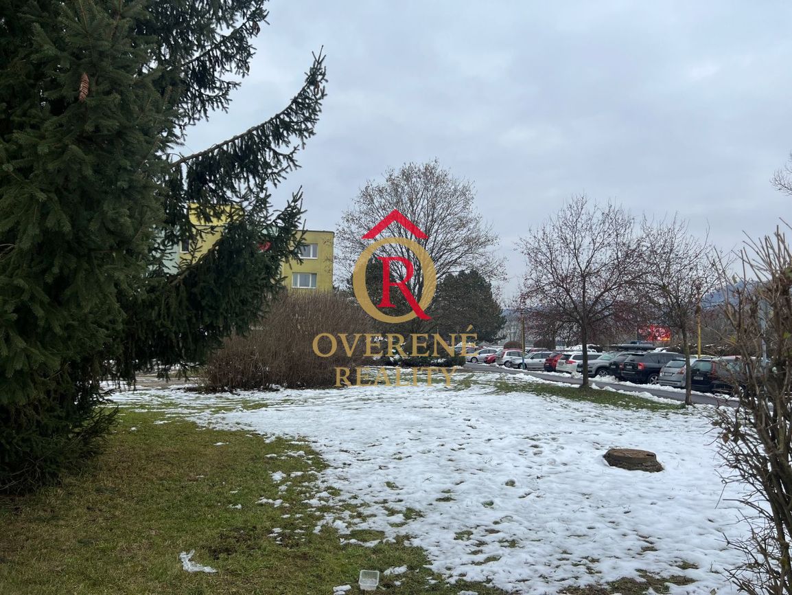 Na predaj rovinatý pozemok pre parkovisko 778m2 - Zvolen-Zá - 5