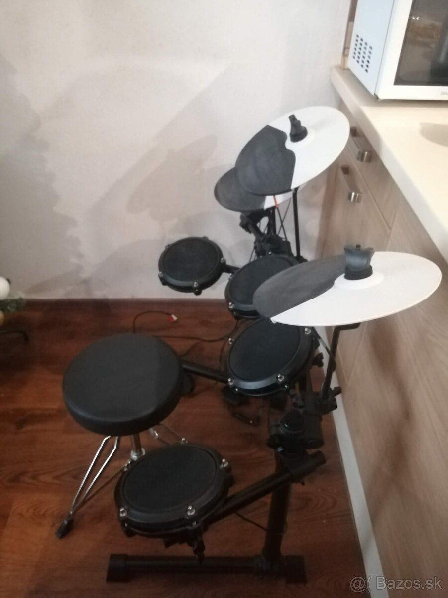 Elektricke bicie -Alesis-debut kit - 5