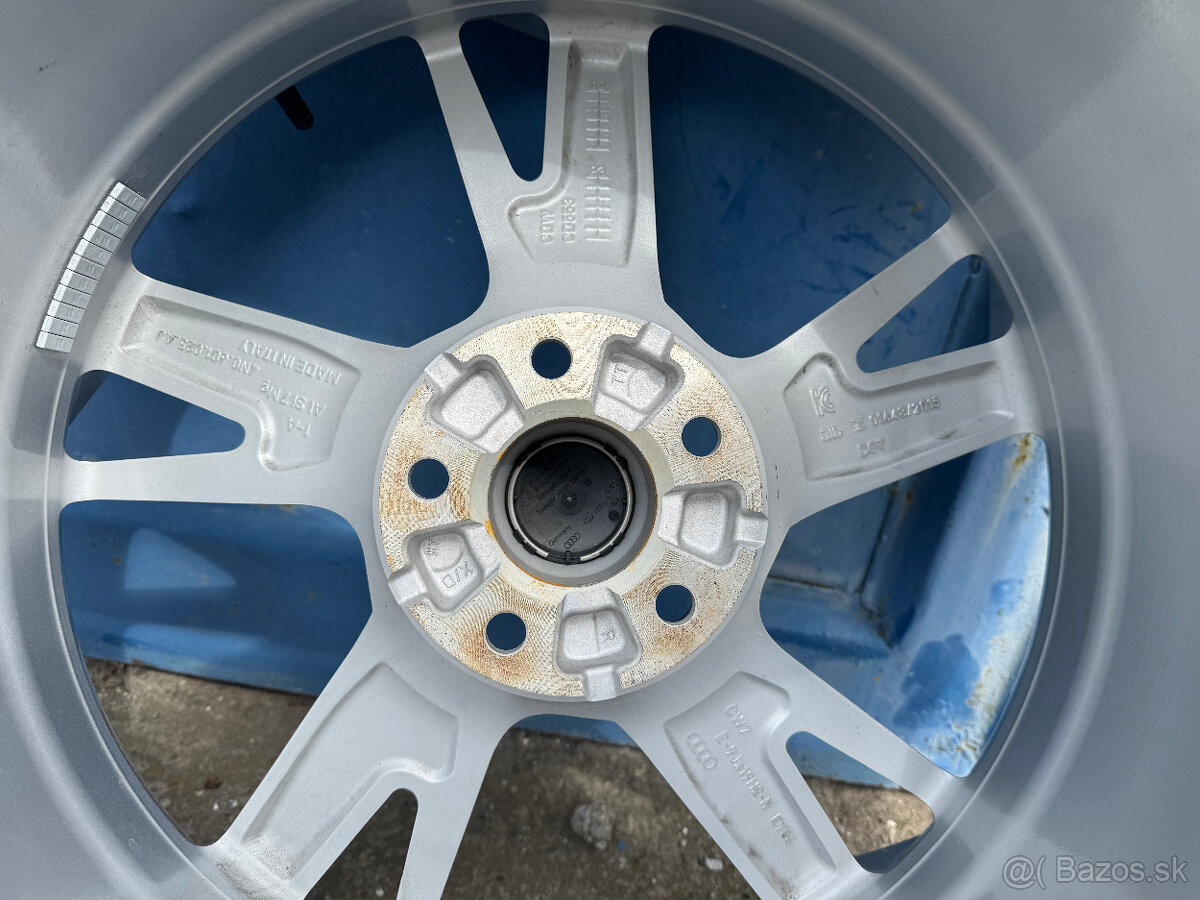 Predam 19” elektrony s pirelli na AUDI A8 - 5