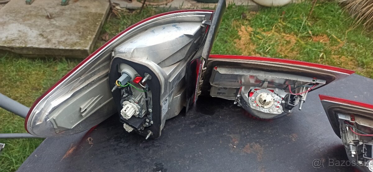 predám zadné svetlá BMW X5 e70 - 5