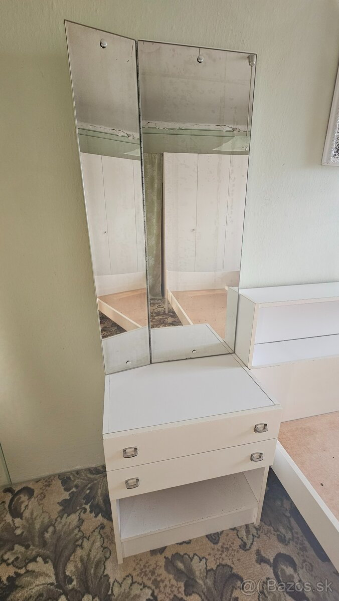 Posteľ/nočné stolíky/zrkadlo - 5