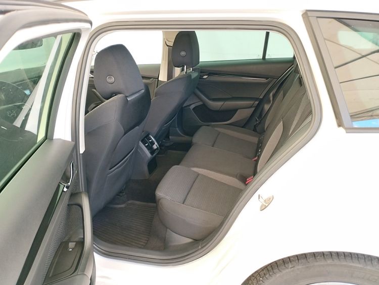 Škoda Octavia Combi 2,0 TDI Joy - rok 2021 - 5