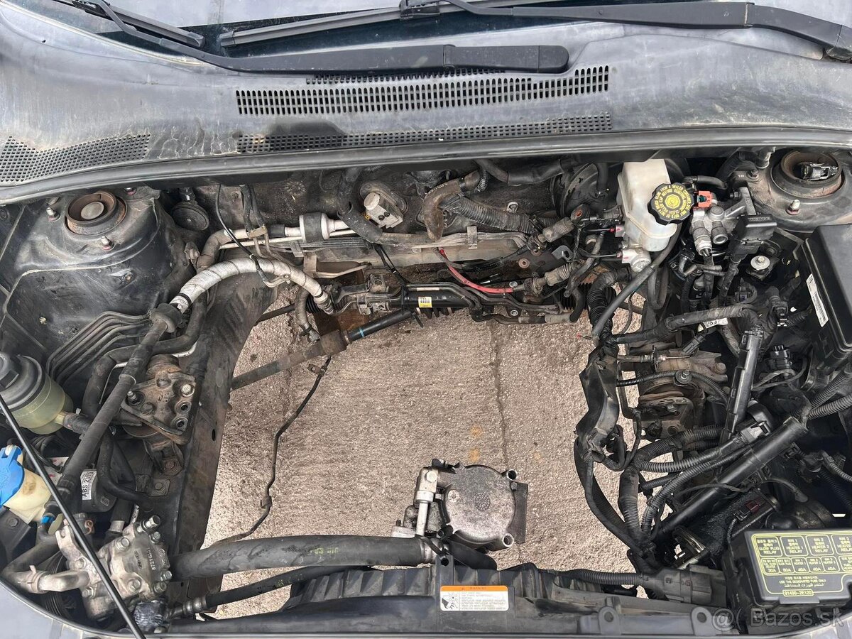 Predám náhradné diely na KIA sportage 2.0crdi - 5