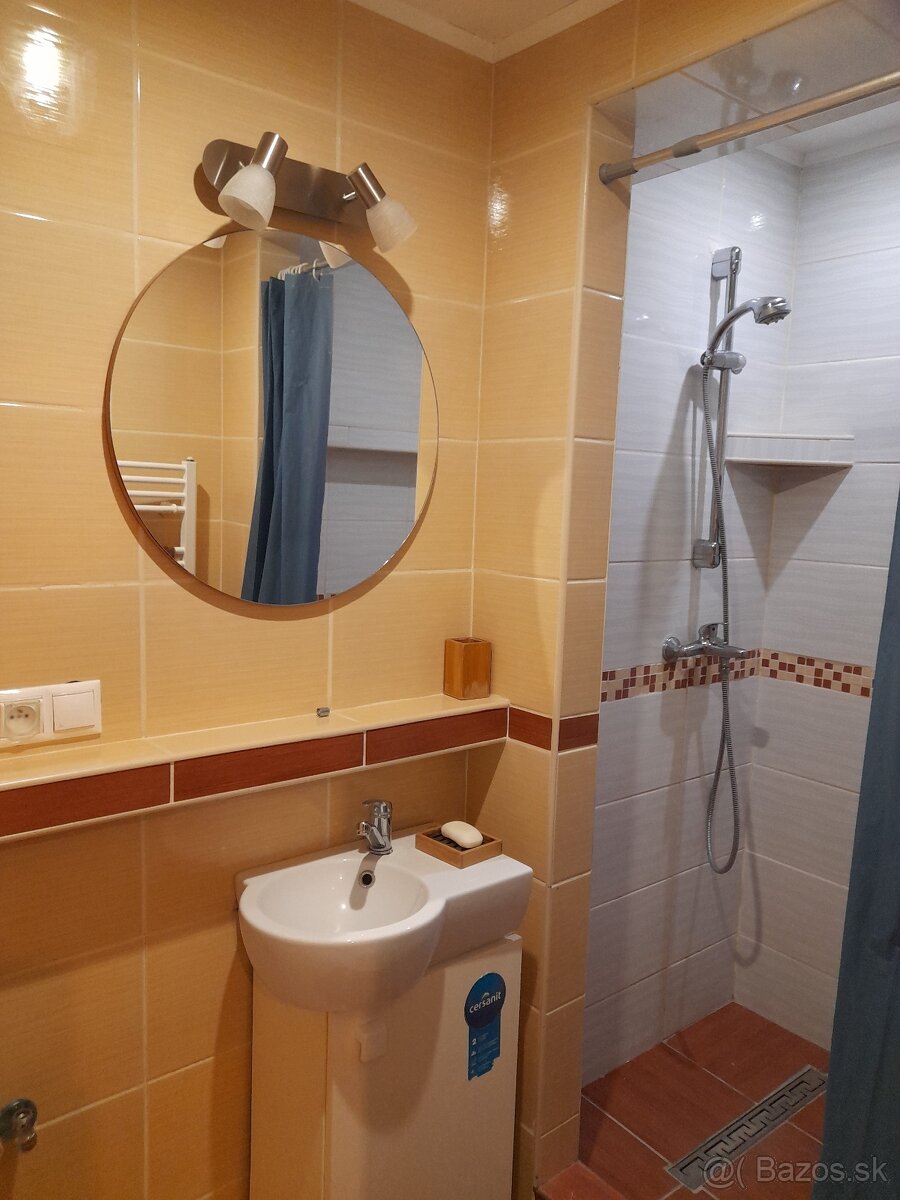 Rodinný dom (2 bytove jednotky) Vitanová - 5