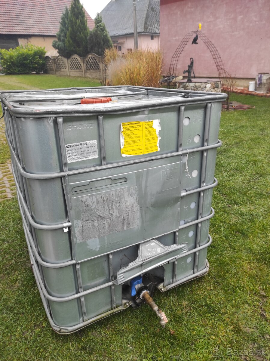 Predám 1000 litrovú nádrž. - 5