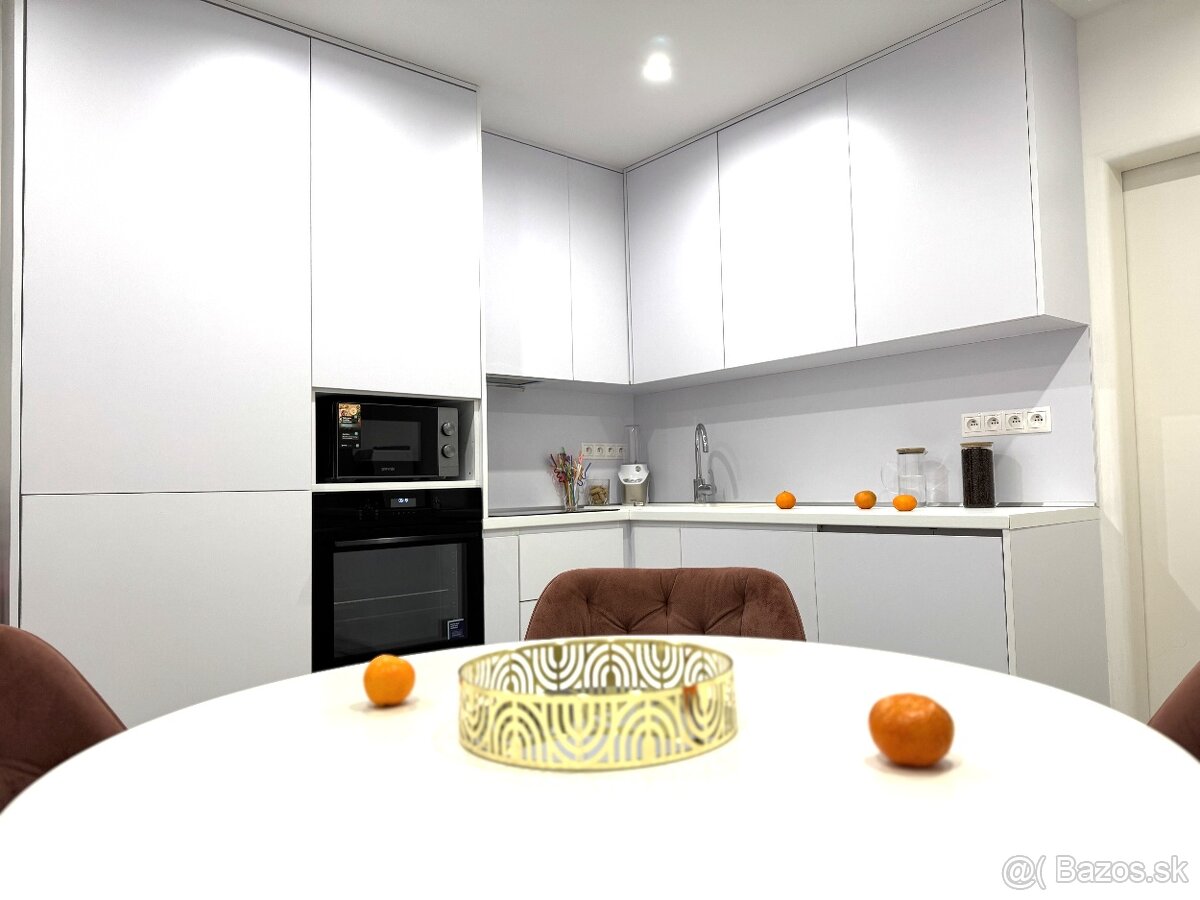 Svetlý dom s výhľadom na TERMÁLNОE KÚPALISKО - 5