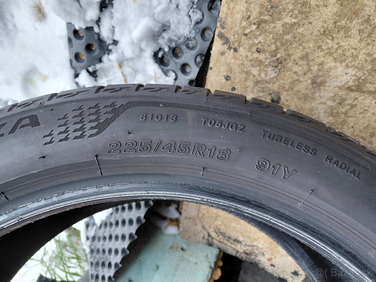 2x Bridgestone 225/45R18 - 5