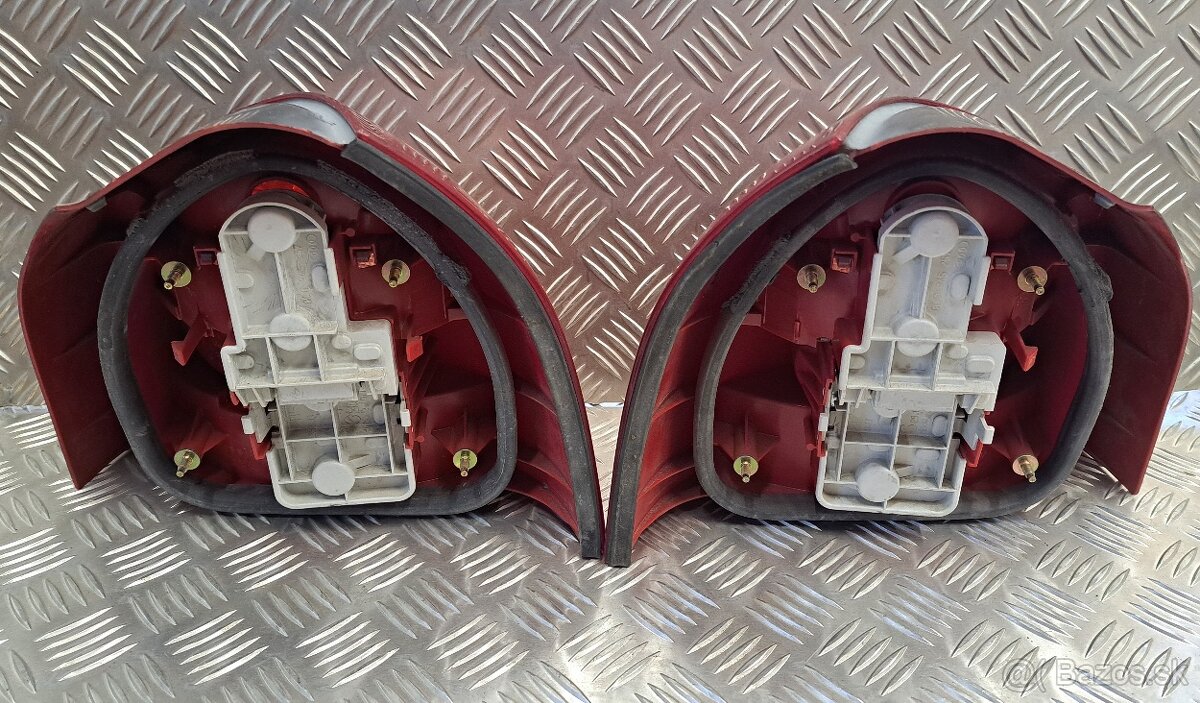 ZADNÉ SVETLÁ - AUDI A3 8L - 5