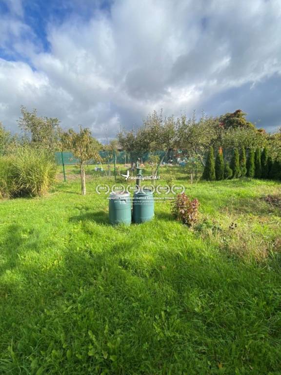 Ponúkame Vám na predaj slnečnú a udržiavanú záhradu - 5