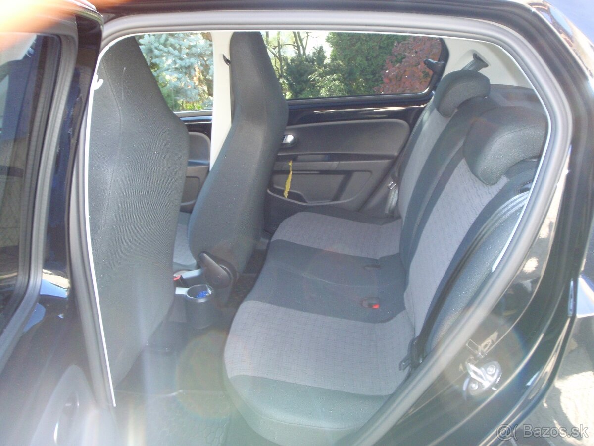 VOLKSWAGEN UP - 5
