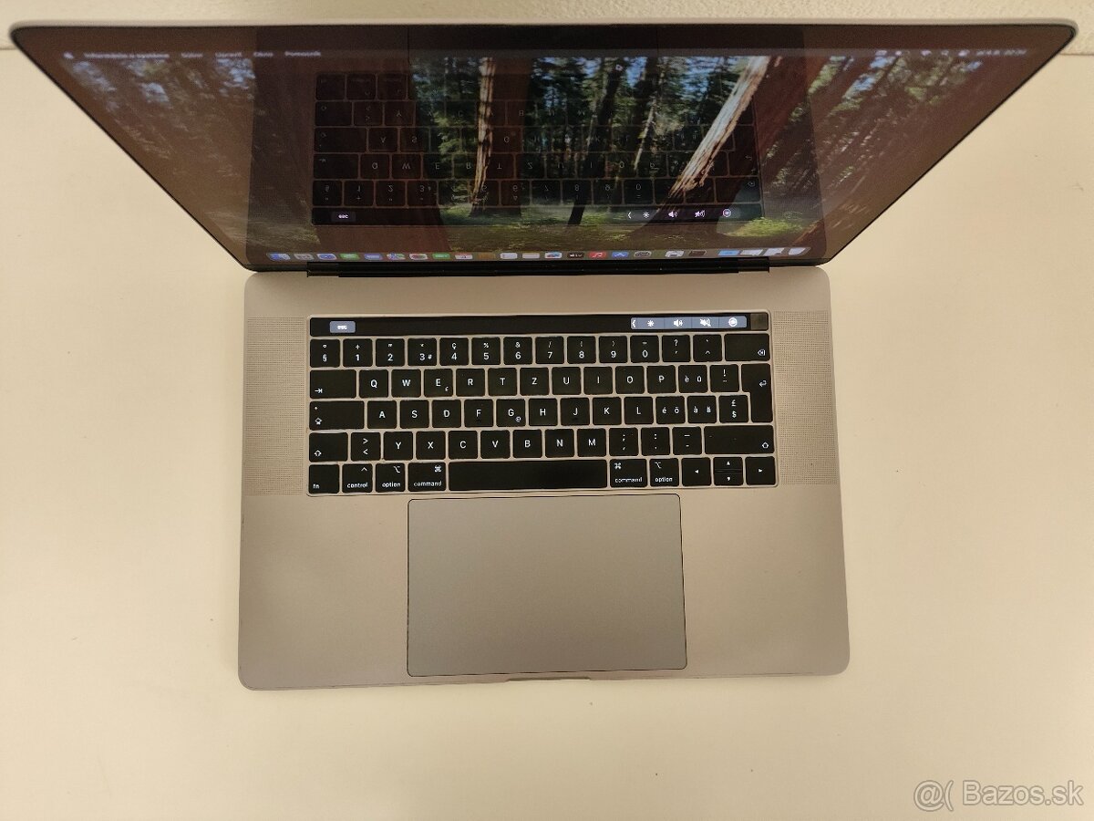 Apple MacBook Pro 15 (2018) | Intel Core i7 • 16 GB RAM • 25 - 5