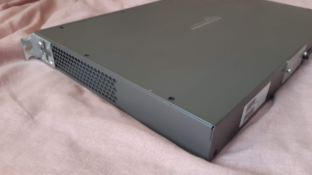 Predám HP ProCurve Secure Router 7102dl. - 5