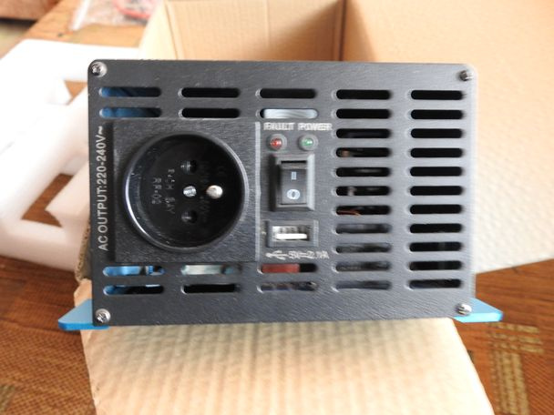 Menič napätia 12V-220V - čistý sínus - 5