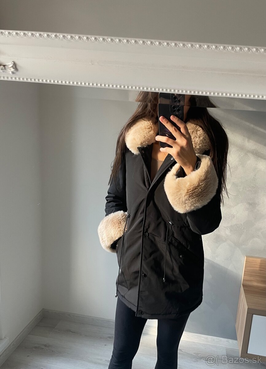 Nádherná zimná bunda s kožušinovým golierom - 5