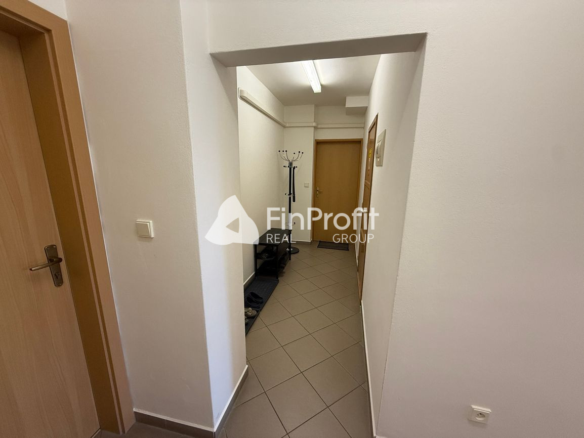 Na prenájom novozrekunštruovaná klimatizovaná kancelária v c - 5